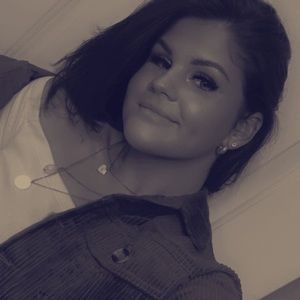 Meet your Posher, Avery